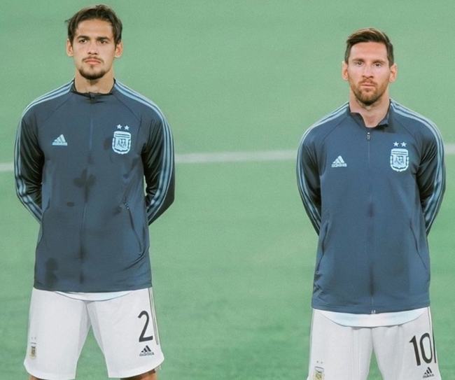 每体：若接受手术奥尔莫要缺阵4个月，因此巴萨选择保守治疗（每体：手术恐缺席4个月，巴萨为奥尔莫选择保守治疗）