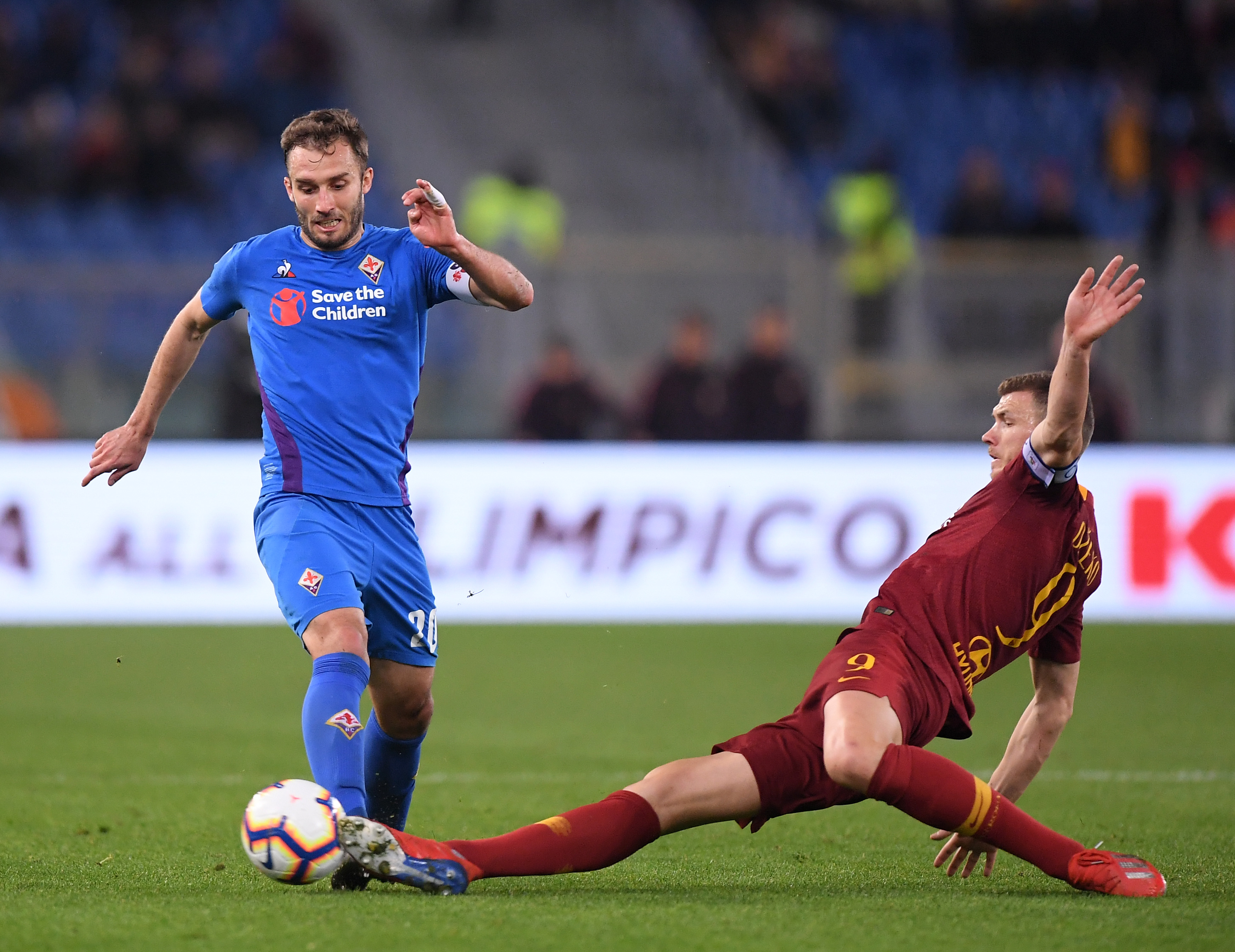 邮报整理C罗豪车收藏：有多辆布加迪，最贵的车价值850万英镑（邮报盘点C罗豪车收藏：多台布加迪在列，最贵座驾高达850万英镑）