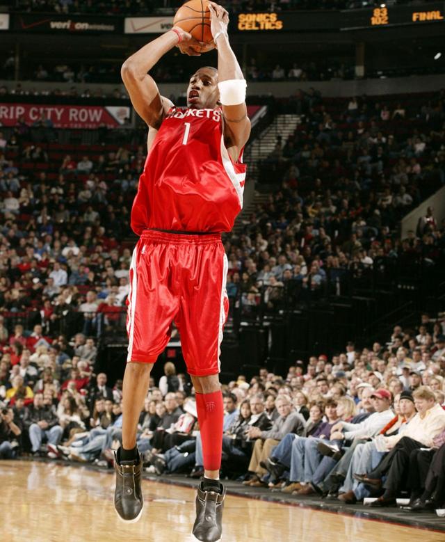 笨分？老詹40周岁343天仍能主宰比赛 中远投连拿10分诠释何为技术（刷分？40岁343天的老詹仍统治赛场 中远投连砍10分尽显技术）