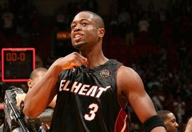 多特边锋个人秀燃炸全场（多特边锋神勇表演点燃全场）