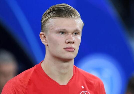 引领一波25-10！徐杰半场三分4中3得到9分5助（徐杰半场3记三分砍下9分5助，率队掀起25-10攻势）