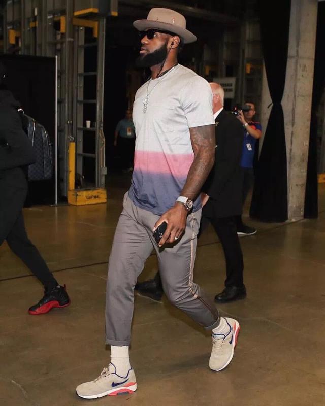 内马尔含泪告白：我曾跌入谷底！17分钟戴帽救主后寻求心理帮助（内马尔动情自述：从谷底走来！17分钟上演帽子戏法救主后主动寻求心理援助）