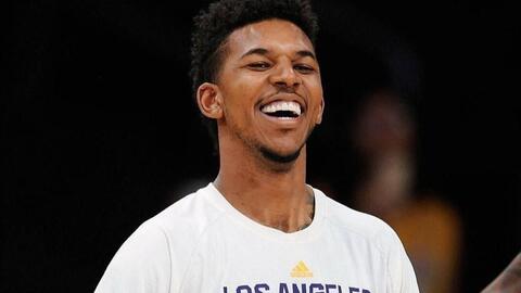 主场0-2告负，皇马各项赛事对塞尔塔19场不败和11连胜被终结（主场0-2不敌，皇马对塞尔塔各项赛事19场不败与11连胜纪录告终）