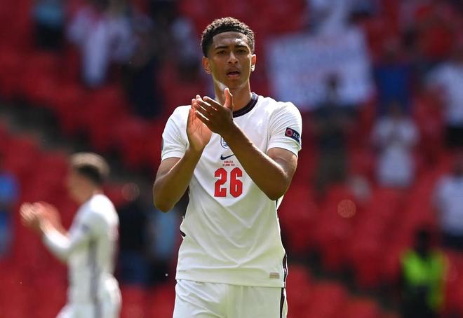 媒体人：去年圣诞大战5战总分差25，今年前四场分差50分（媒体人：去年圣诞大战5场累计分差仅25分，今年前四场已达50分）