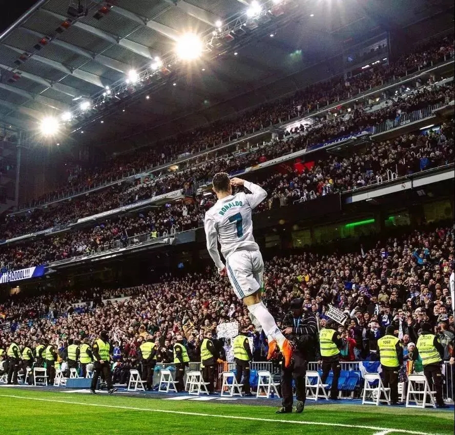 果然！利兹联主场3-1爆冷击败切尔西，利物浦范戴克和萨拉赫下滑（爆冷！利兹联主场3-1击退切尔西，利物浦范戴克与萨拉赫状态下滑）