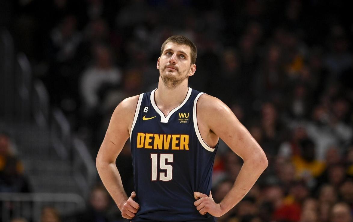 14轮不胜！佛罗伦萨客场1-3遭萨索洛逆转，沃尔帕托传射（苦吞14轮不胜！佛罗伦萨客场1-3被萨索洛翻盘，沃尔帕托一传一射）