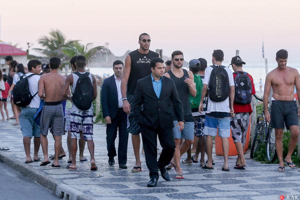 半场战报：门兴0-0莱比锡，比赛沉闷，两支球队总计0射正（半场简报：门兴0-0莱比锡，攻势乏力，双方0次射正）