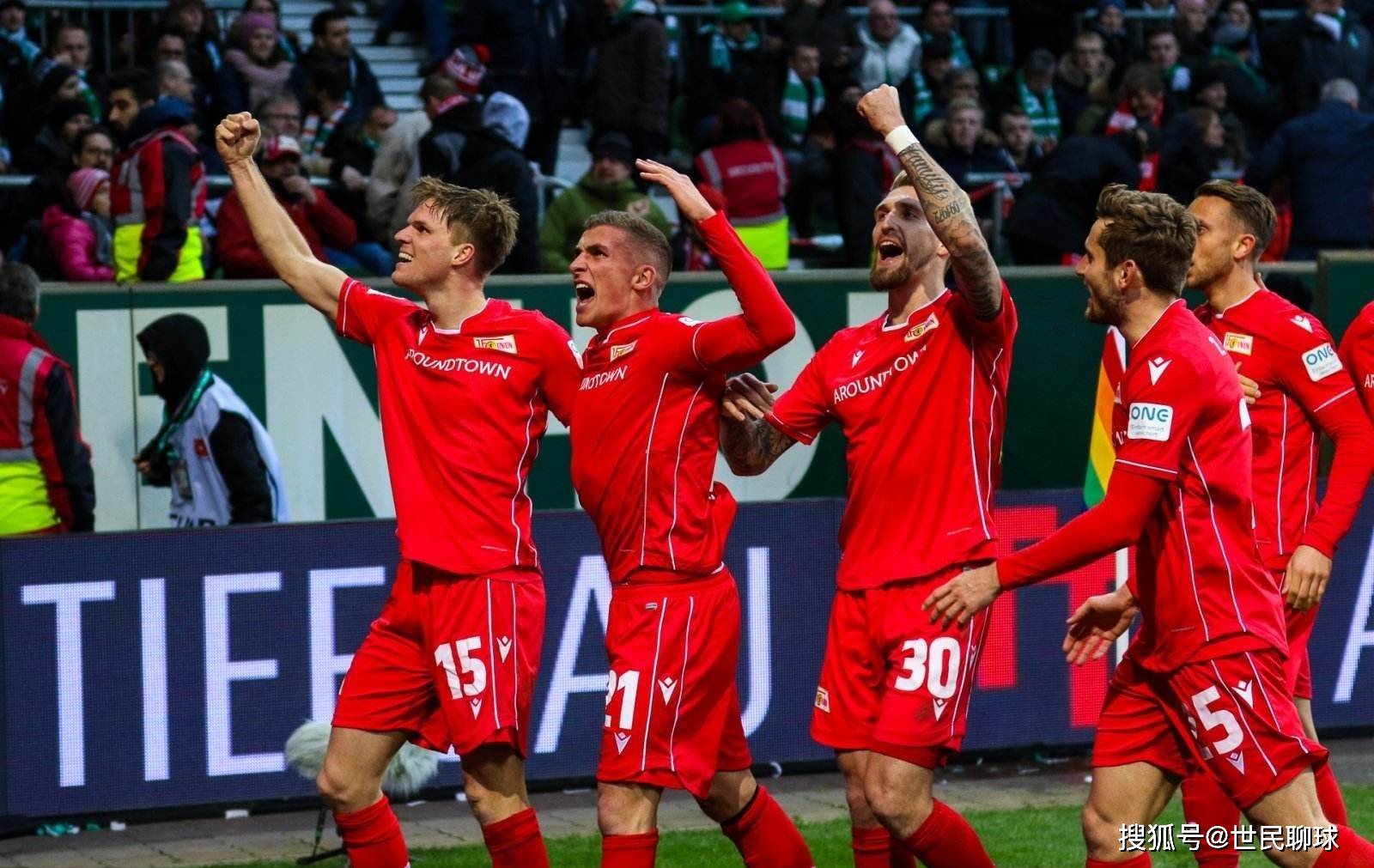 看了四年球了，在专科有一段时间刷抖音频繁给我推多...（看球四年：专科那阵刷抖音老被推某队视频）