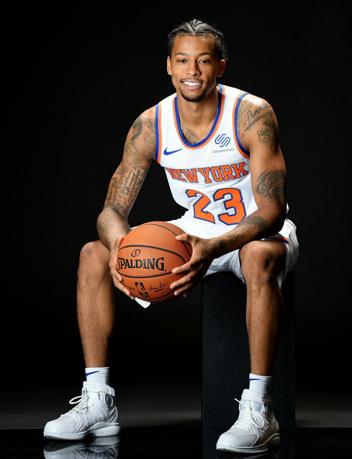 山东100-93青岛4利好！高诗岩游刃有余，谢智杰蜕变，陈林坚好使（山东100-93击败青岛，四大亮点：高诗岩从容掌控，谢智杰完成蜕变，陈林坚表现给力）