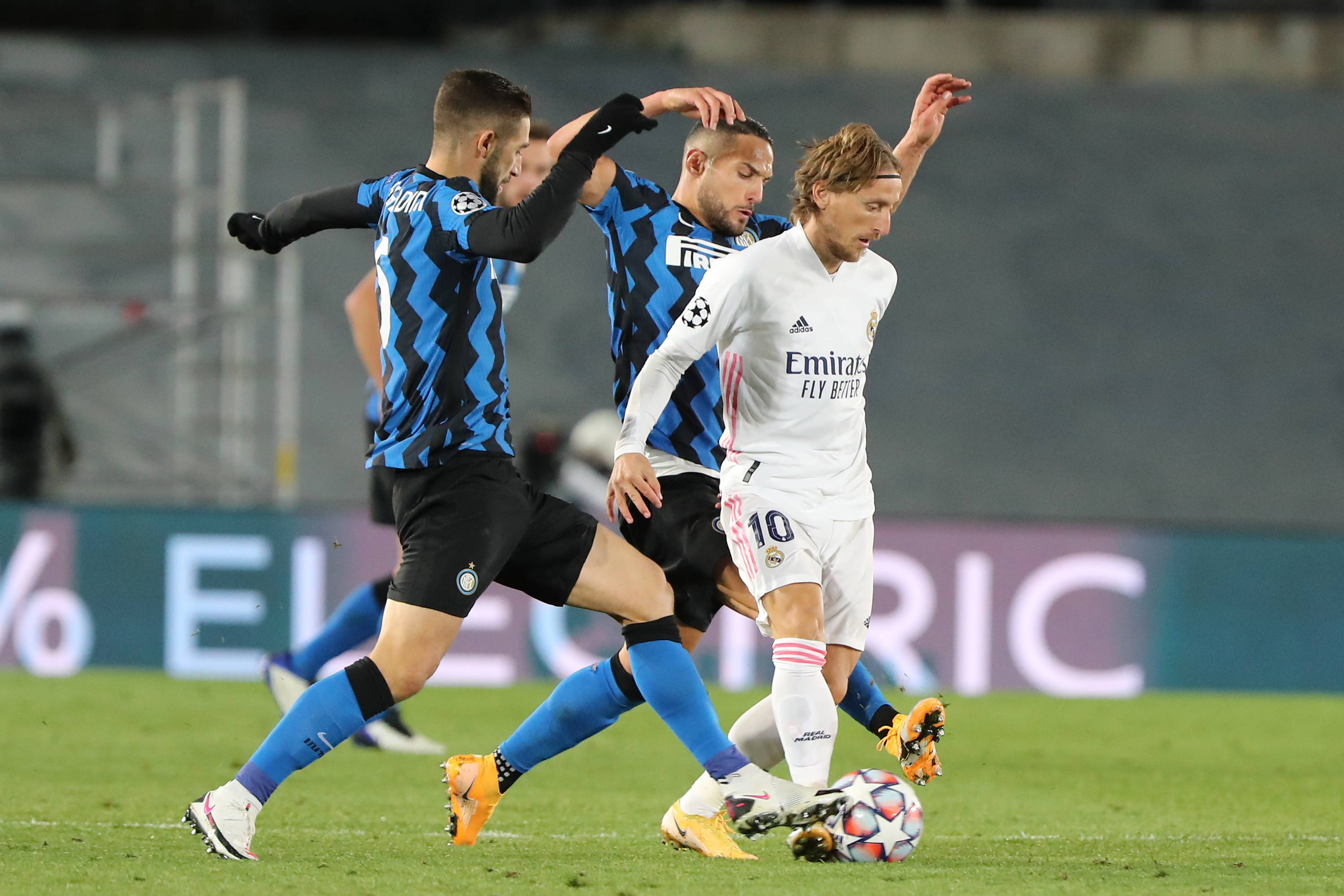 斯通斯：改打五后卫是教练的临场决定；真为福登感到开心（斯通斯：五后卫是教练临时调整，我真心为福登高兴）