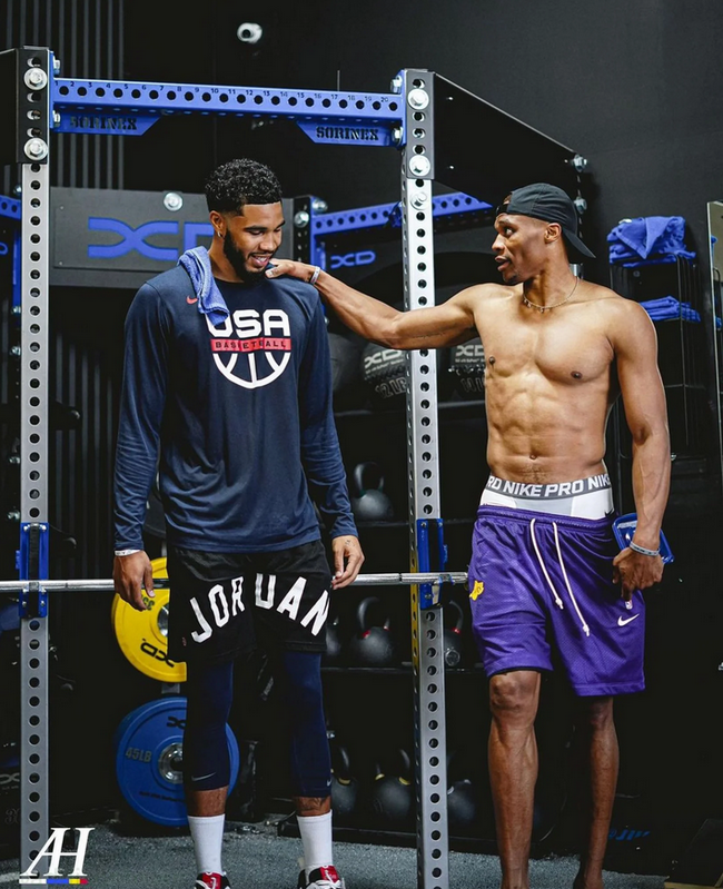 今晚具备出战资格！新疆注册威尔·理查德森、深圳注册卡巴（新疆完成威尔·理查德森注册，深圳敲定卡巴，两人今晚可出战）