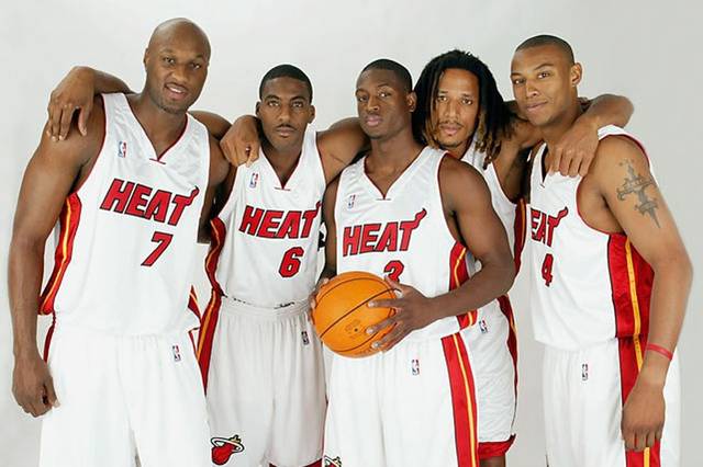 希勒评英超本轮最佳阵容：埃泽领衔，内托、皮克福德等人在列（希勒评出英超本轮最佳阵容：埃泽压阵，内托与皮克福德入选）