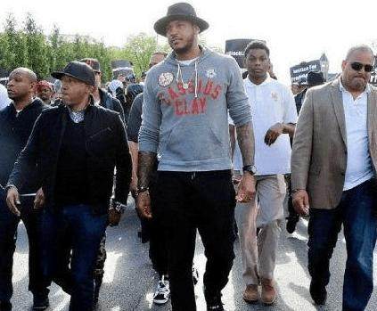 欧冠赛前穆里尼奥与两名昔日弟子重逢，并亲吻了斯内德的光头（欧冠赛前，穆里尼奥与两位旧部相聚，还亲吻了斯内德的光头）