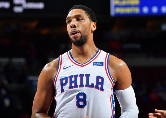 戈贝尔闪耀赛场，高效表现助力球队胜利（戈贝尔统治内线，高效输出带队取胜）