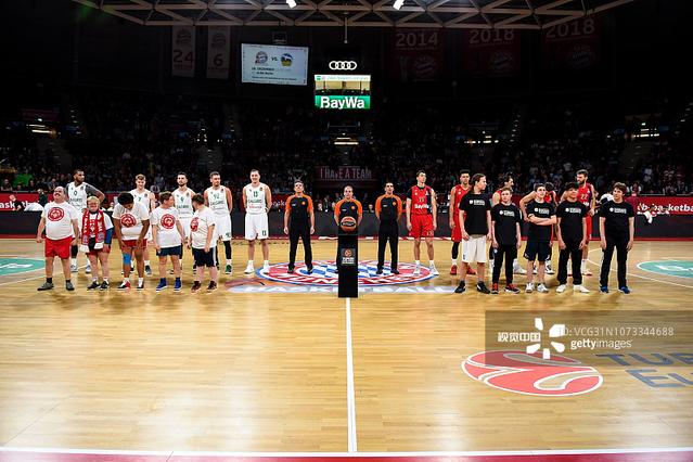 里夫斯说自己扣篮比东契奇多！后者回应：他不抢篮板也不防守（里夫斯称扣篮次数胜过东契奇，东契奇回应：他既不抢篮板也不防守）