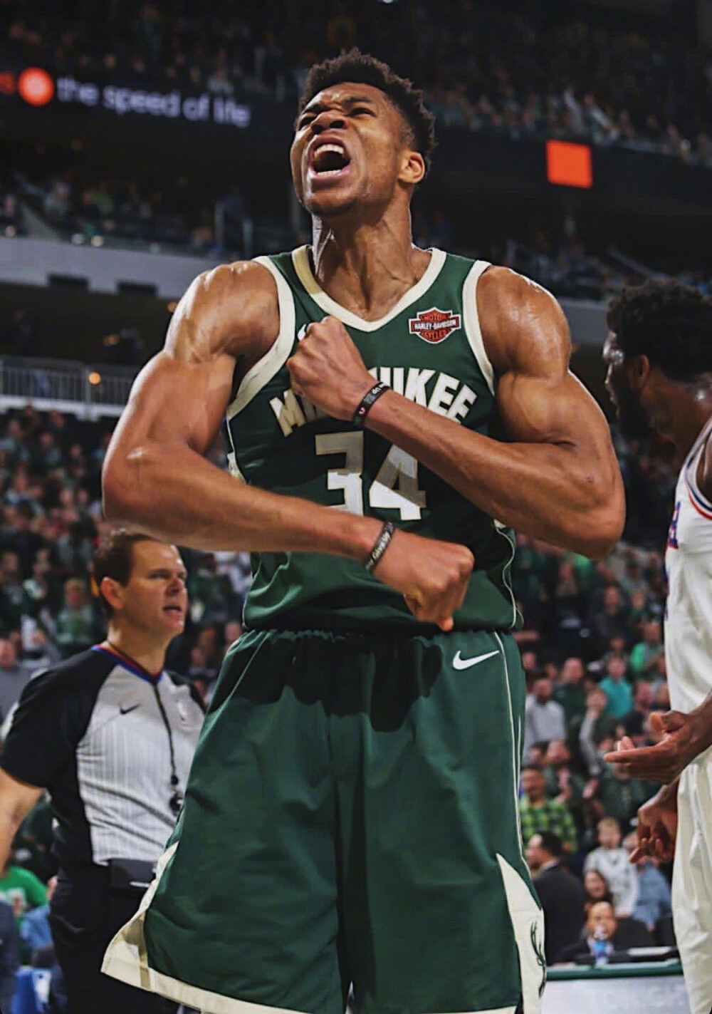 进攻表现出色！刘泽一首节5中3&罚球5中5砍11分 暴扣&漂亮单打2+1（火力全开！刘泽一首节11分：投篮5中3、罚球5中5，暴扣+漂亮单打2+1）