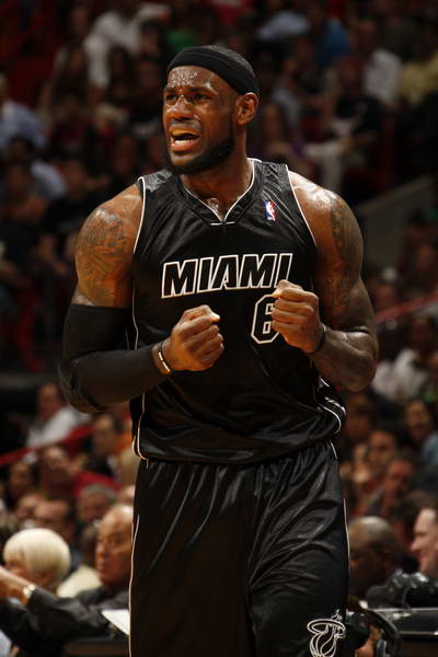 阿森纳遭重创！3大主力集体伤停 梅里诺欧冠面临停赛（阿森纳重挫：三大主力同时伤停，梅里诺欧冠恐遭禁赛）