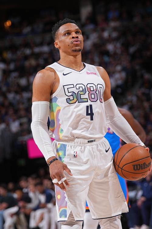 国米门将更替引热议，维卡里奥性价比突出，但适配性与未来规划存疑。（国米门将更替惹争议，维卡里奥性价比出众，但与体系契合度和未来规划仍存疑）