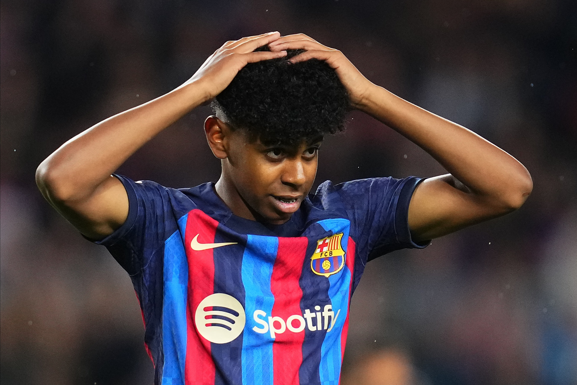 马丁内斯称赞B费：他是助攻之王，曼联在他上场时截然不同（马丁内斯力挺B费：助攻王在阵，曼联判若两队）