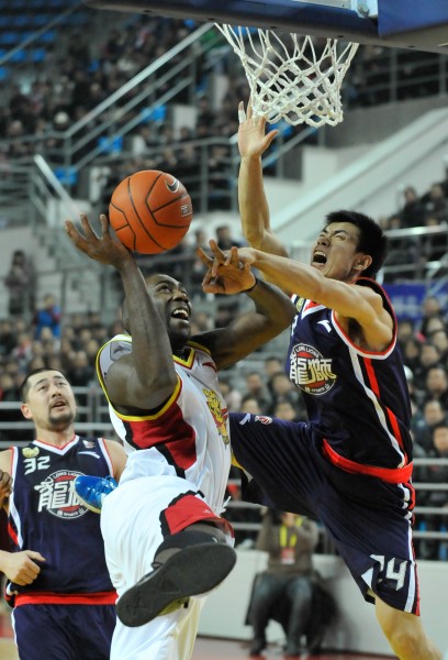 海港客战英博：5外援PK4外援，吾米提江先发，李新翔替补（海港客场挑战英博：五外援对四外援，吾米提江首发，李新翔替补）